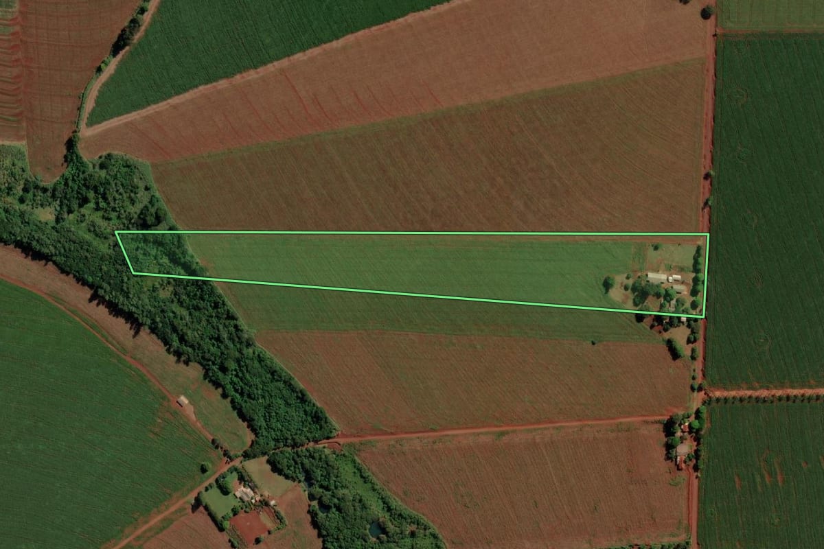 Imagem de satélite do imóvel rural em Guaíra (PR), com o contorno declarado no CAR desenhado por cima.