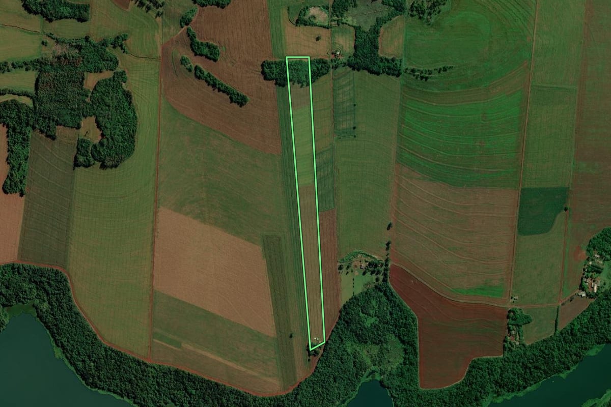 Imagem de satélite do imóvel rural em Guaíra (PR), com o contorno declarado no CAR desenhado por cima.