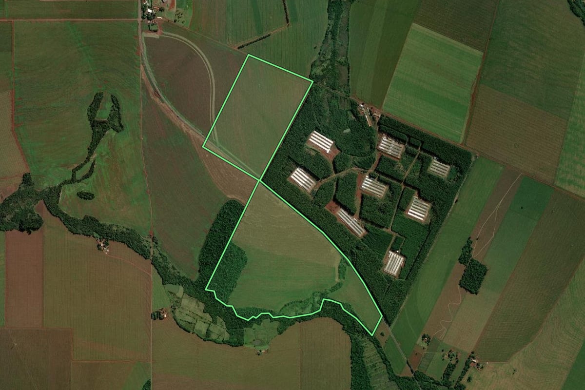 Imagem de satélite do imóvel rural em Guaíra (PR), com o contorno declarado no CAR desenhado por cima.