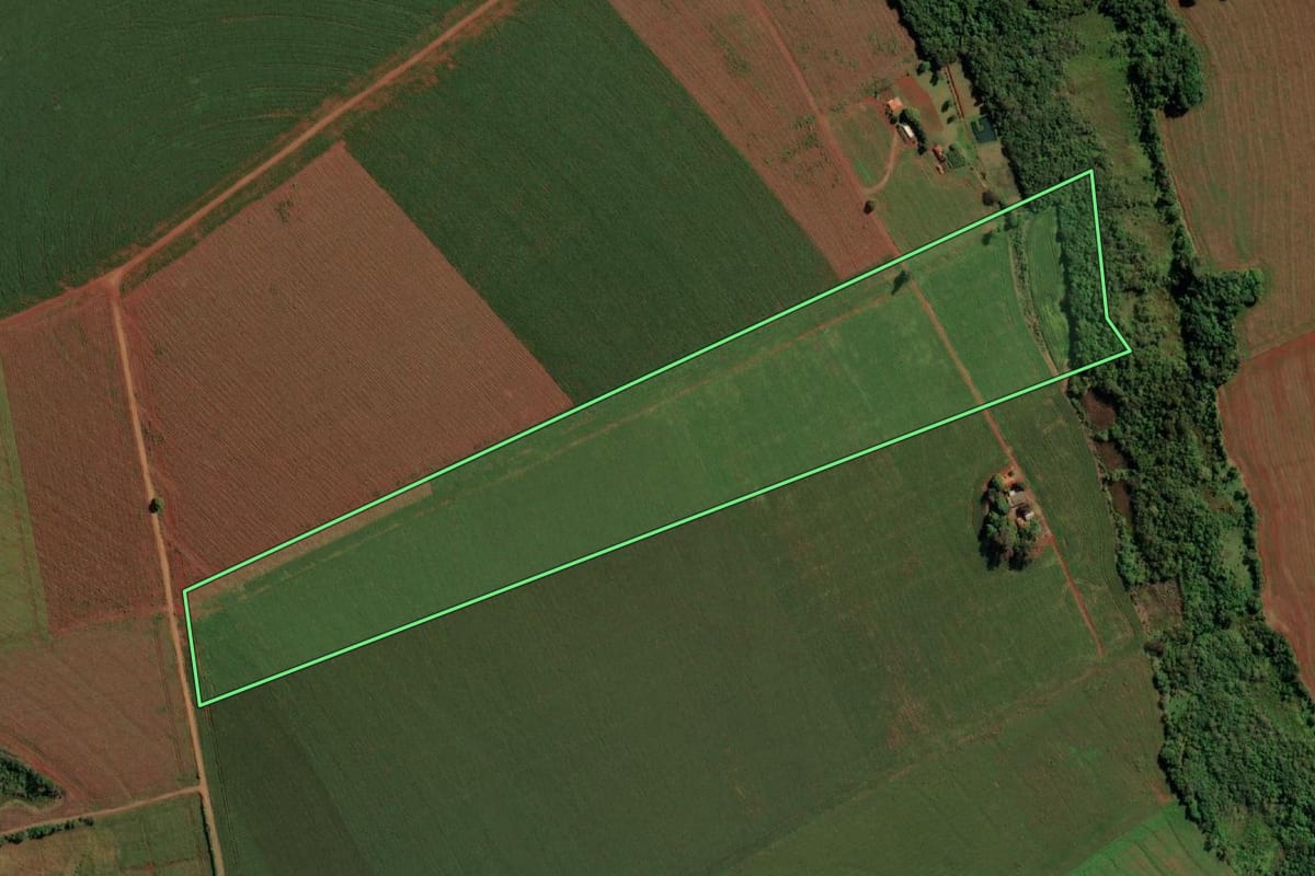 Imagem de satélite do imóvel rural em Guaíra (PR), com o contorno declarado no CAR desenhado por cima.