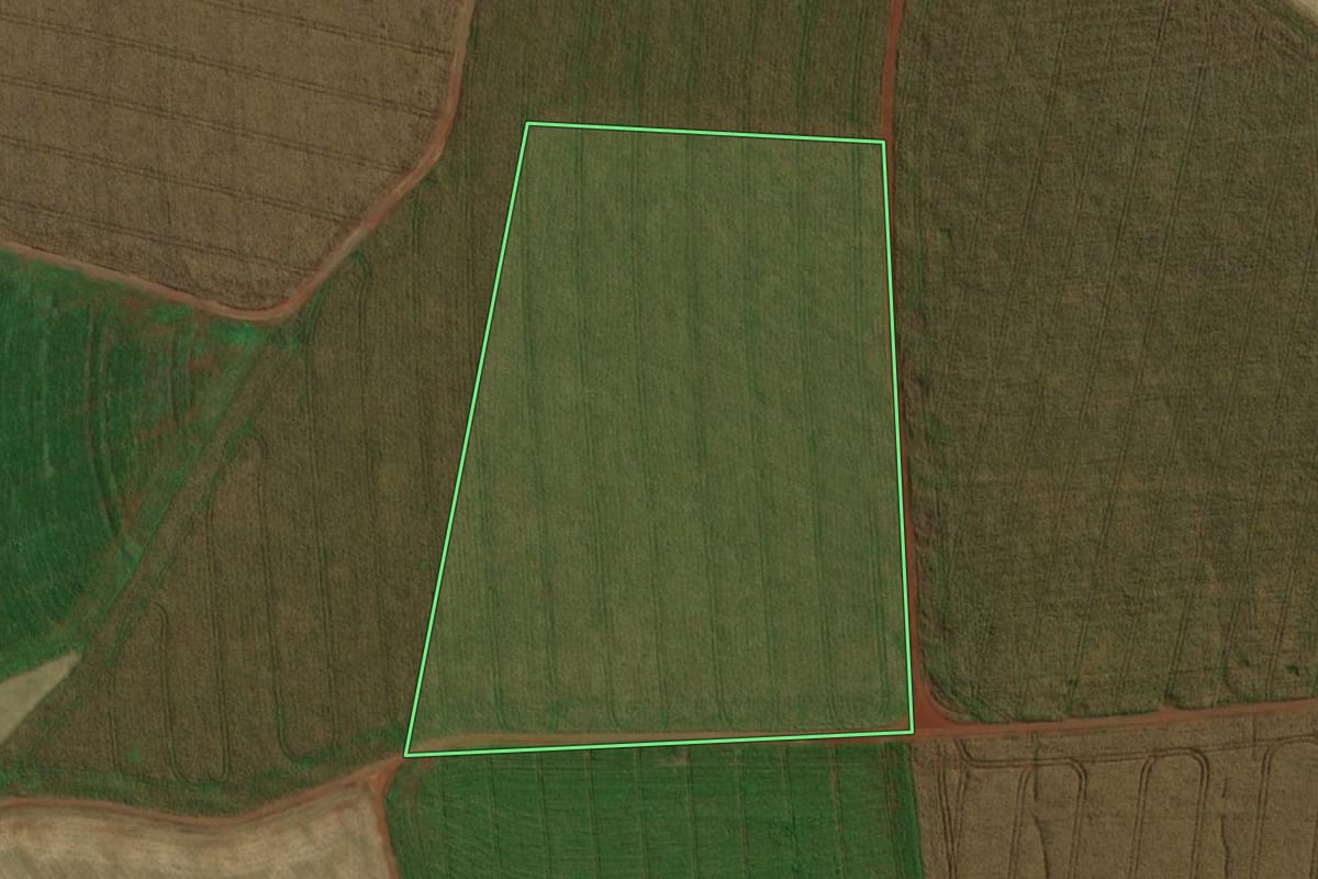 Imagem de satélite do imóvel rural em Guaíra (PR), com o contorno declarado no CAR desenhado por cima.
