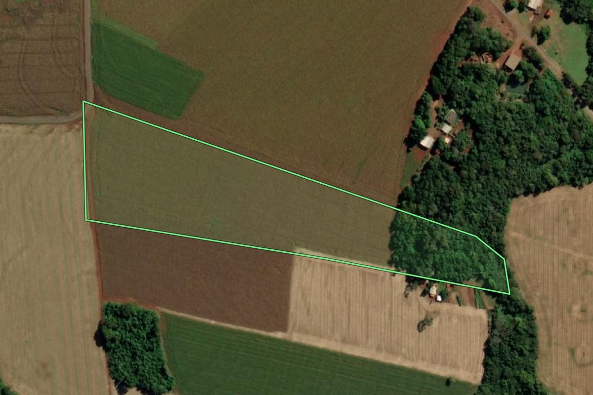 Imagem de satélite do imóvel rural em Guaíra (PR), com o contorno declarado no CAR desenhado por cima.