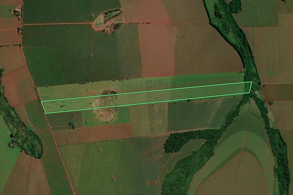 Imagem de satélite do imóvel rural em Guaíra (PR), com o contorno declarado no CAR desenhado por cima.