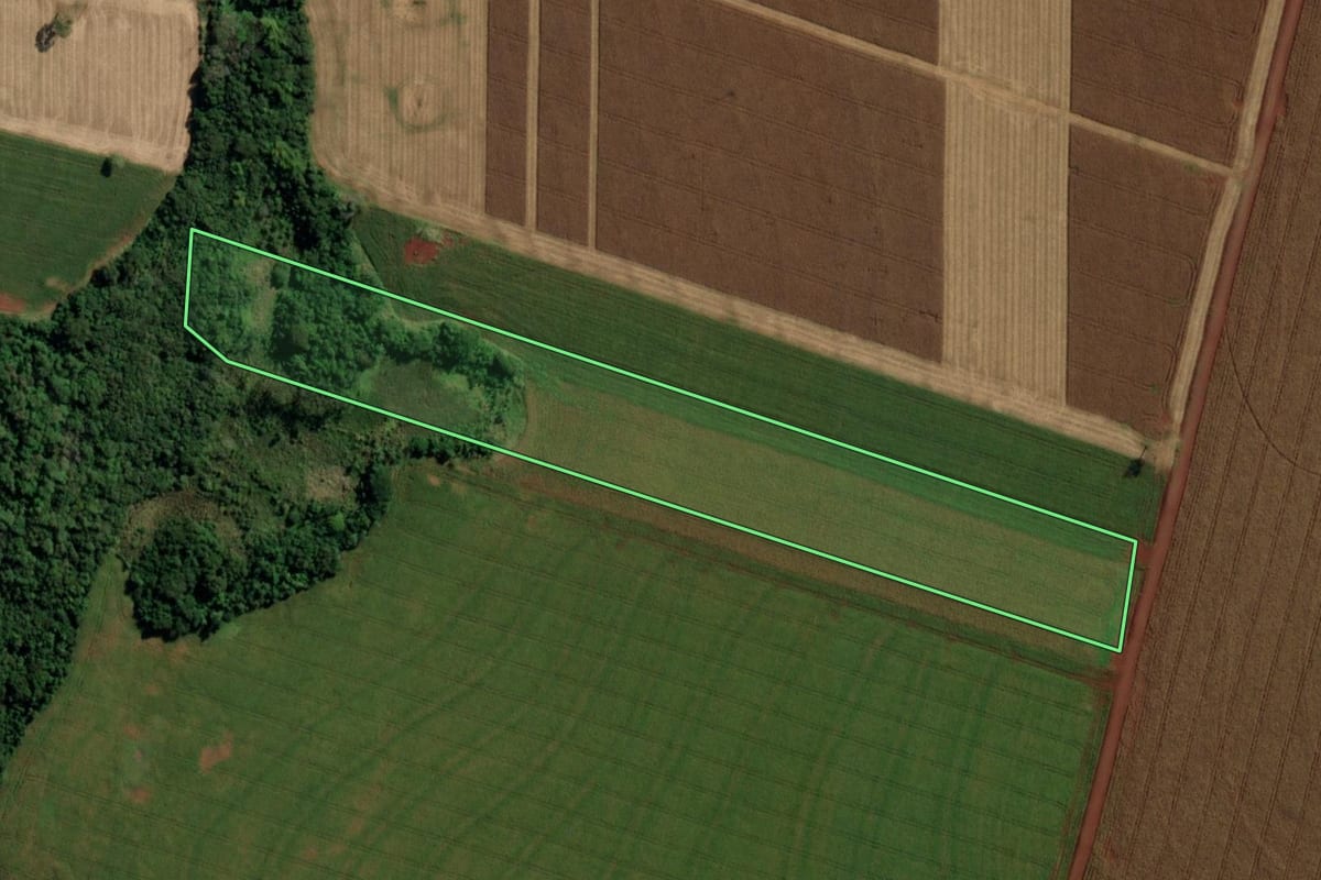 Imagem de satélite do imóvel rural em Guaíra (PR), com o contorno declarado no CAR desenhado por cima.