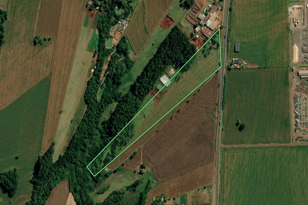 Imagem de satélite do imóvel rural em Guaíra (PR), com o contorno declarado no CAR desenhado por cima.