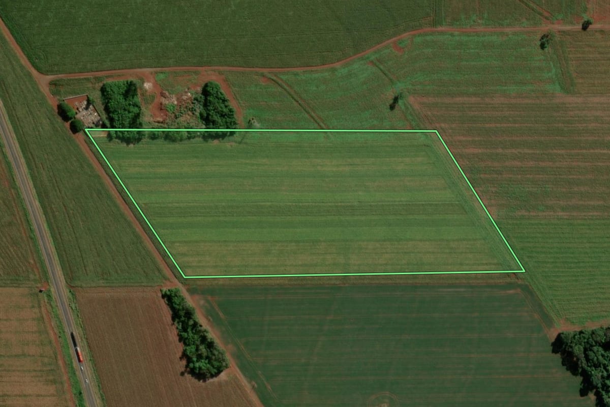 Imagem de satélite do imóvel rural em Guaíra (PR), com o contorno declarado no CAR desenhado por cima.