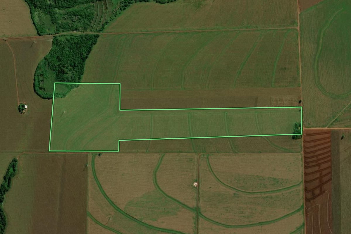 Imagem de satélite do imóvel rural em Guaíra (PR), com o contorno declarado no CAR desenhado por cima.