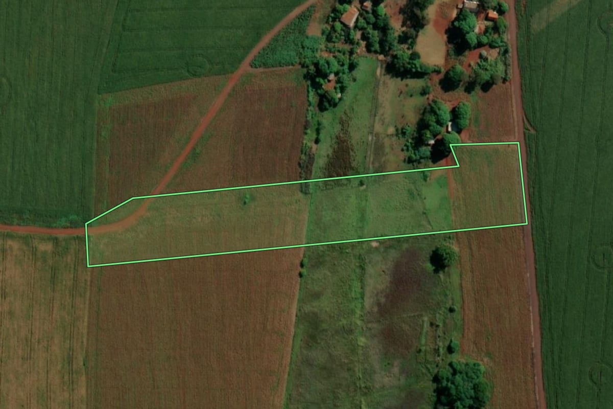 Imagem de satélite do imóvel rural em Guaíra (PR), com o contorno declarado no CAR desenhado por cima.