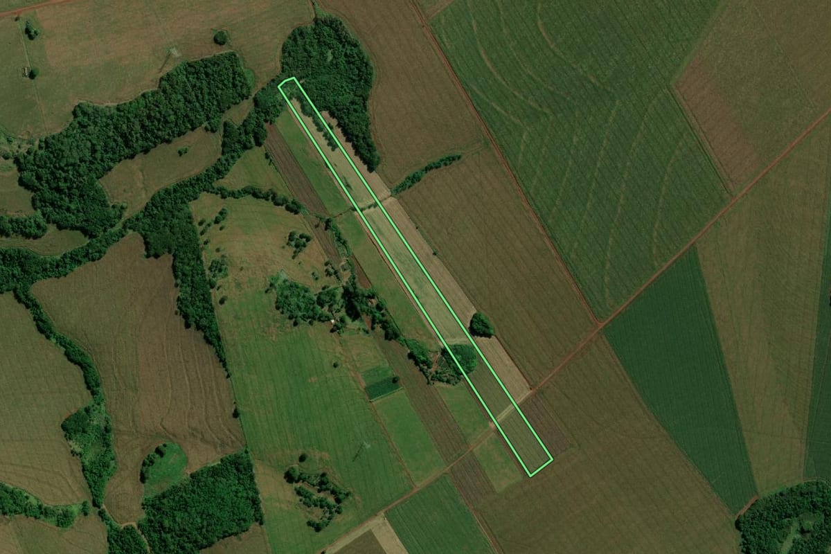 Imagem de satélite do imóvel rural em Guaíra (PR), com o contorno declarado no CAR desenhado por cima.