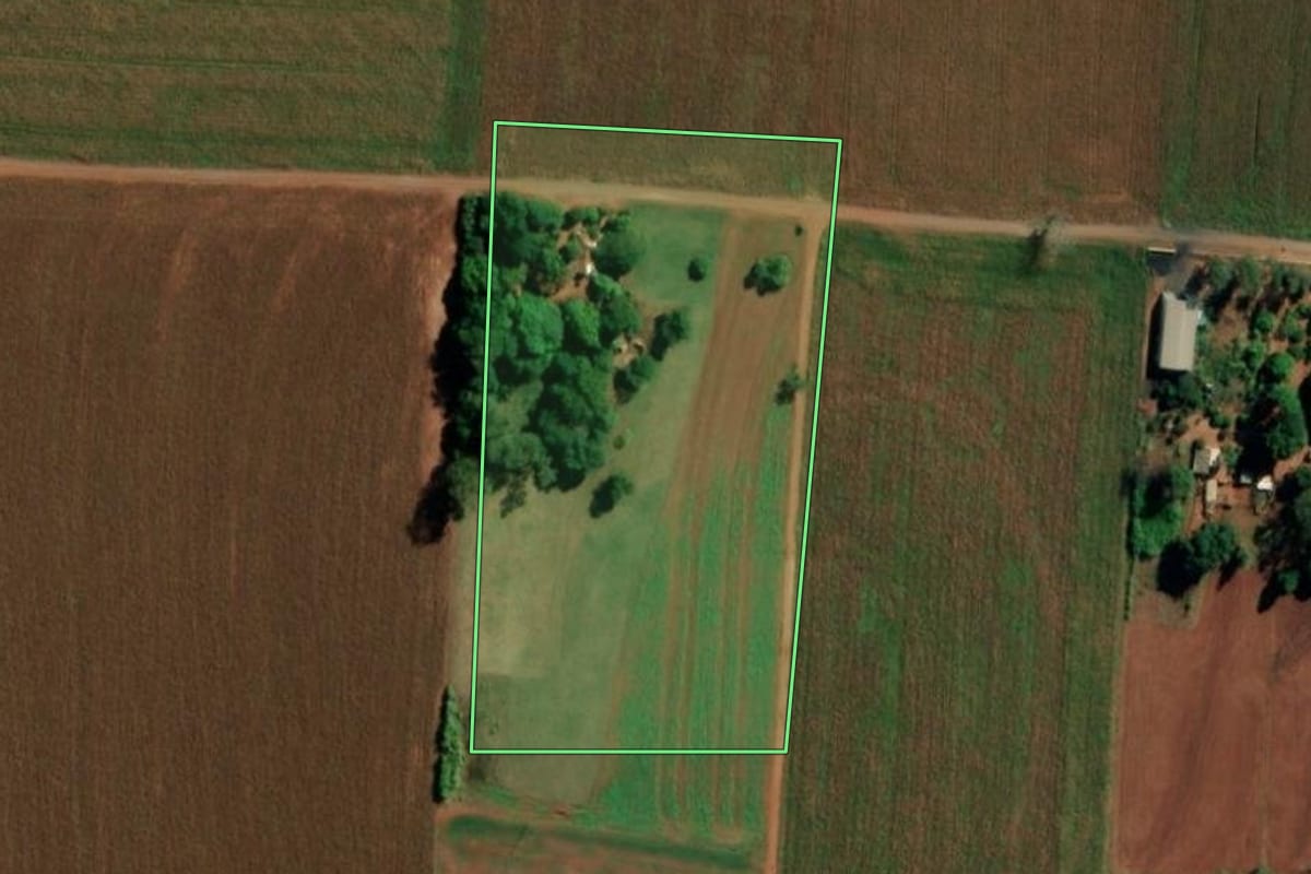Imagem de satélite do imóvel rural em Guaíra (PR), com o contorno declarado no CAR desenhado por cima.