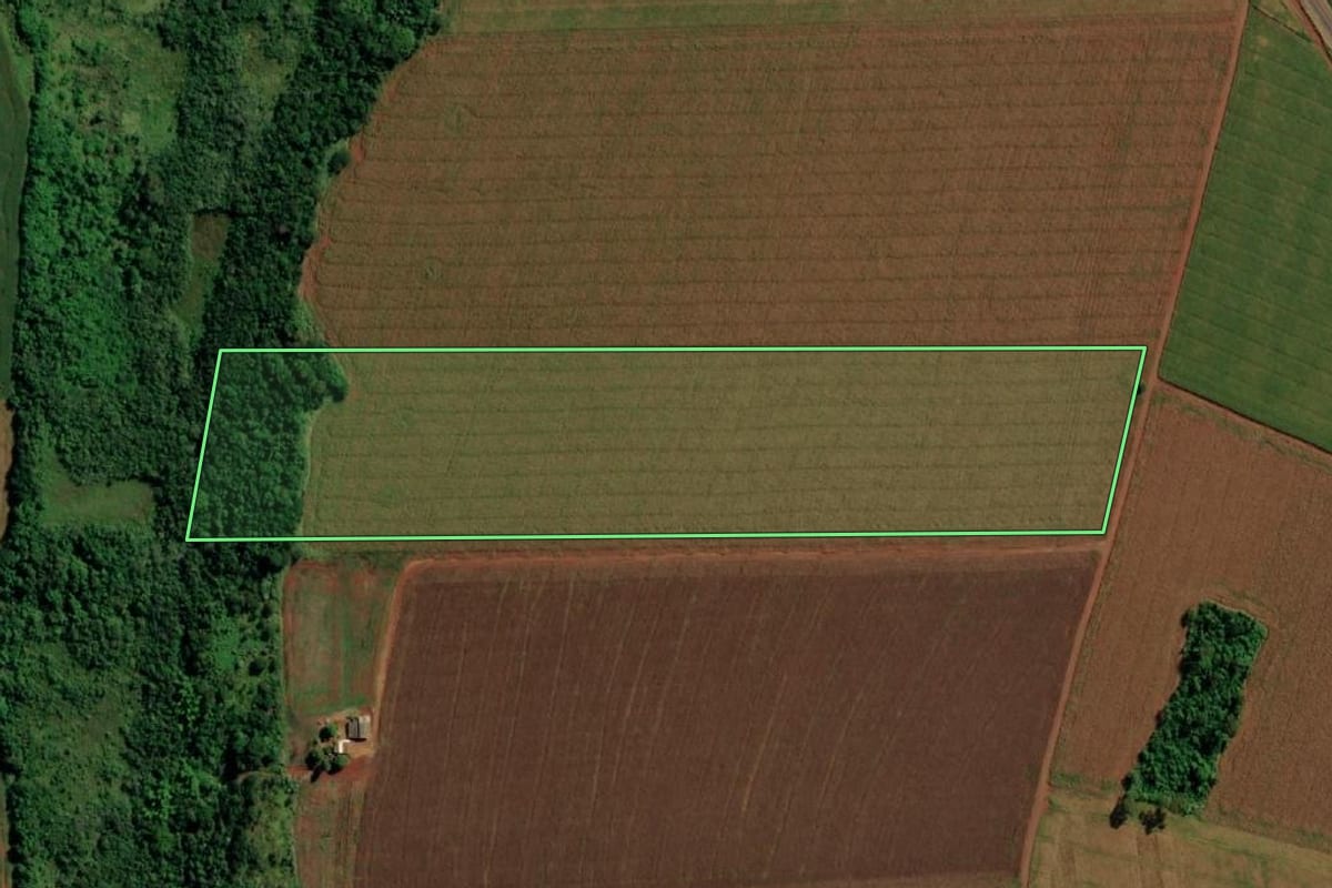 Imagem de satélite do imóvel rural em Guaíra (PR), com o contorno declarado no CAR desenhado por cima.