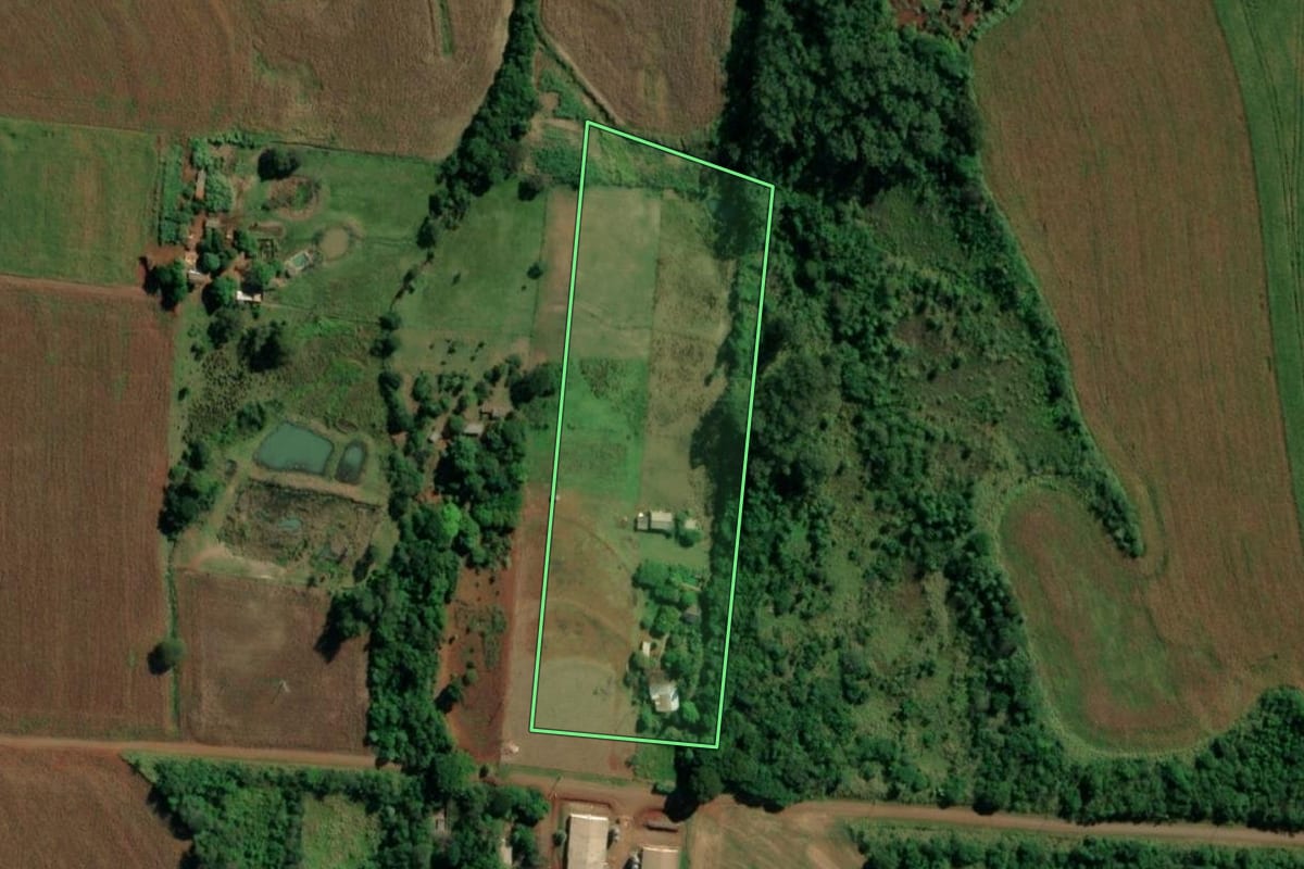 Imagem de satélite do imóvel rural em Guaíra (PR), com o contorno declarado no CAR desenhado por cima.