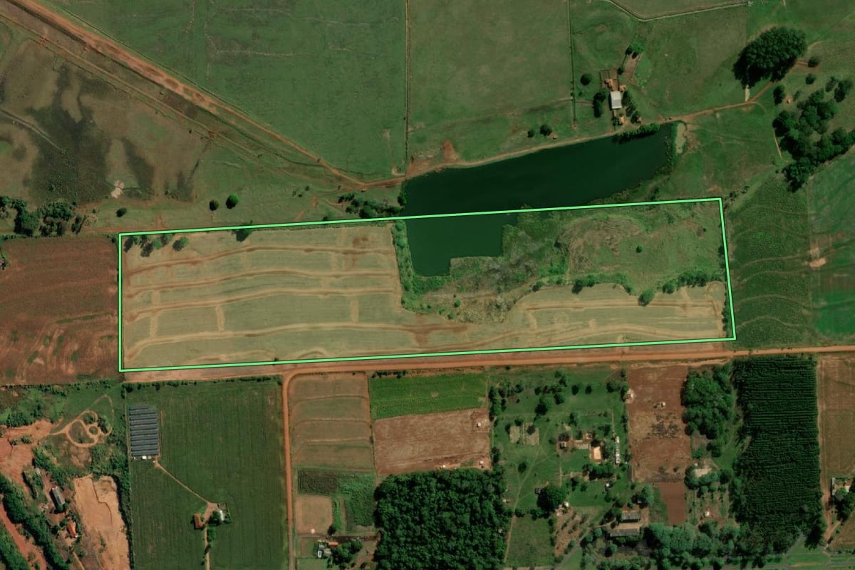 Imagem de satélite do imóvel rural em Guaíra (PR), com o contorno declarado no CAR desenhado por cima.