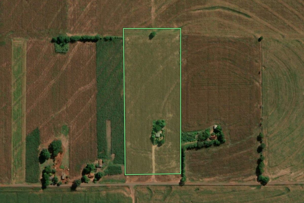 Imagem de satélite do imóvel rural em Guaíra (PR), com o contorno declarado no CAR desenhado por cima.
