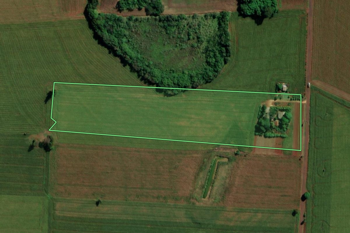 Imagem de satélite do imóvel rural em Guaíra (PR), com o contorno declarado no CAR desenhado por cima.