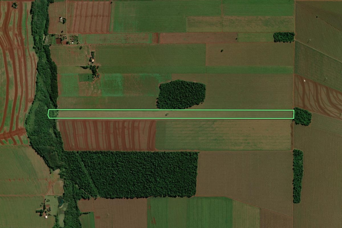 Imagem de satélite do imóvel rural em Guaíra (PR), com o contorno declarado no CAR desenhado por cima.