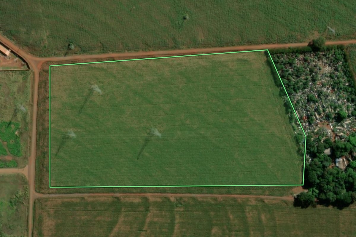 Imagem de satélite do imóvel rural em Guaíra (PR), com o contorno declarado no CAR desenhado por cima.
