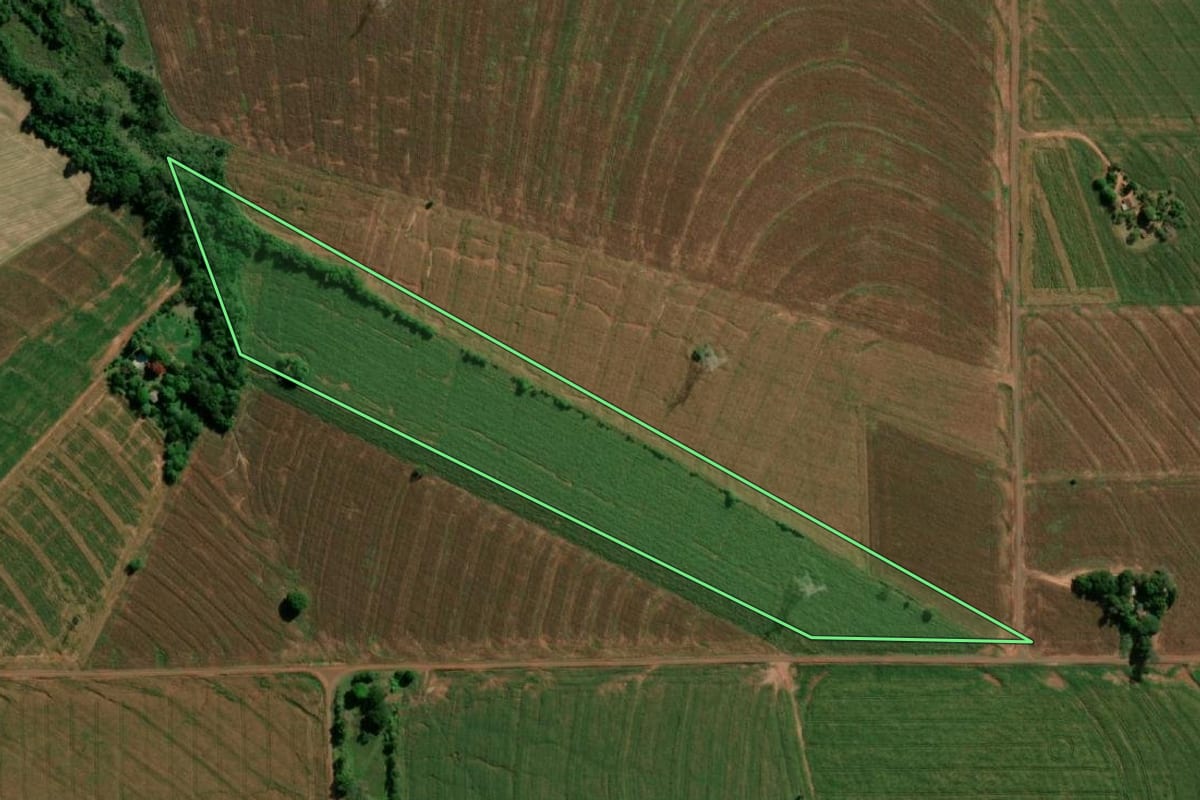 Imagem de satélite do imóvel rural em Guaíra (PR), com o contorno declarado no CAR desenhado por cima.
