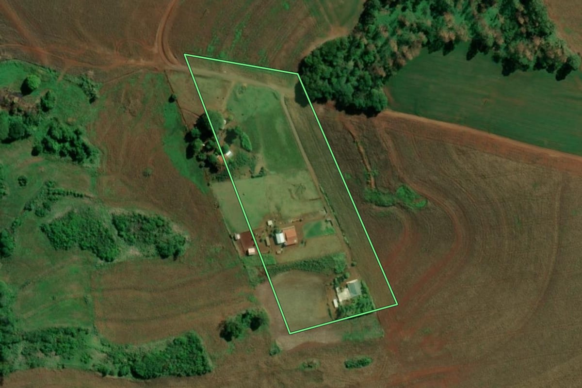 Imagem de satélite do imóvel rural em Guaíra (PR), com o contorno declarado no CAR desenhado por cima.