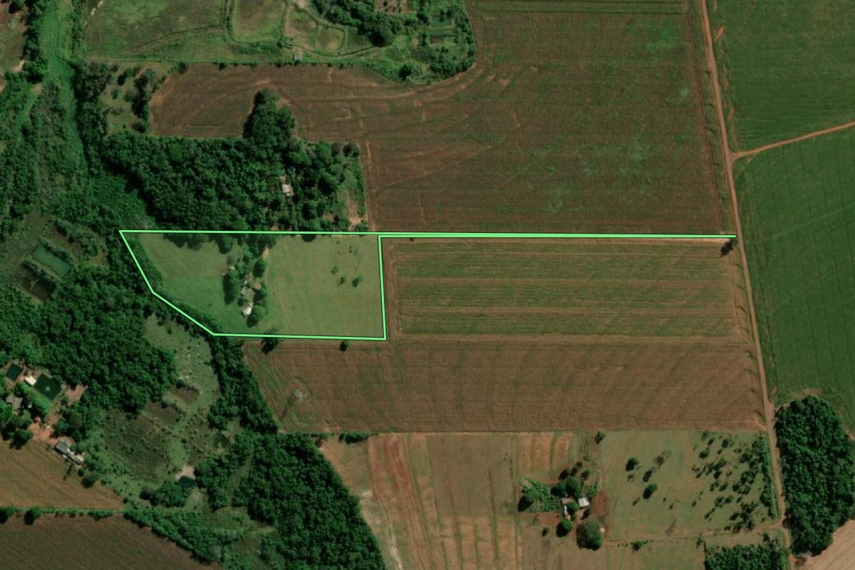Imagem de satélite do imóvel rural em Guaíra (PR), com o contorno declarado no CAR desenhado por cima.