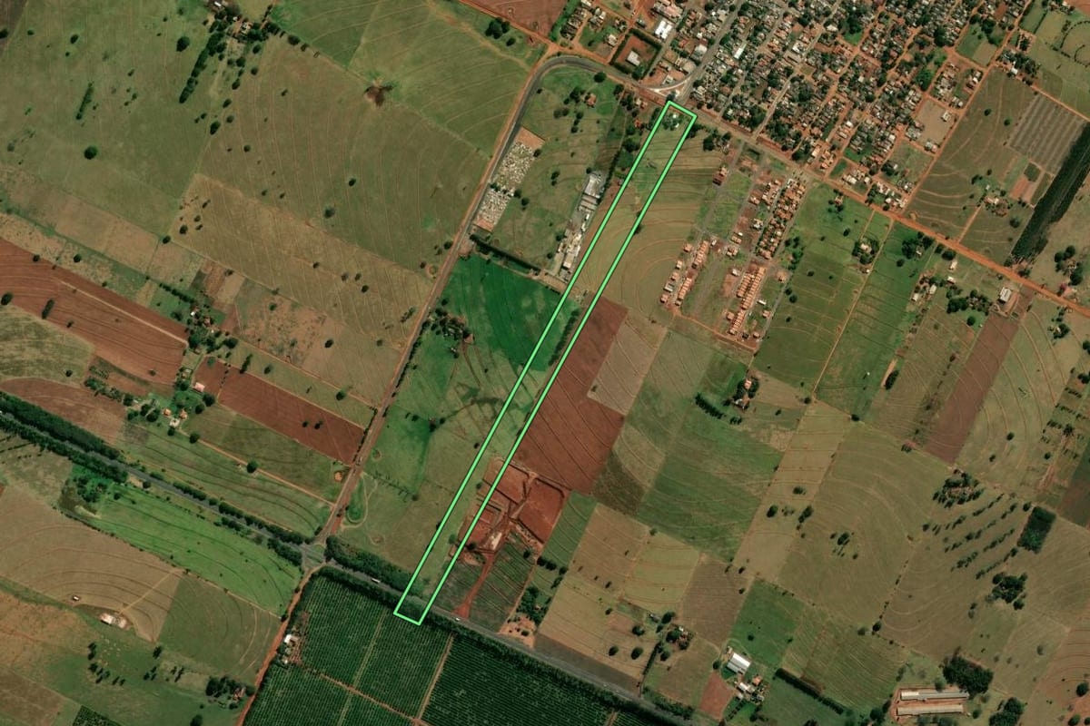 Imagem de satélite do imóvel rural em Guairaçá (PR), com o contorno declarado no CAR desenhado por cima.
