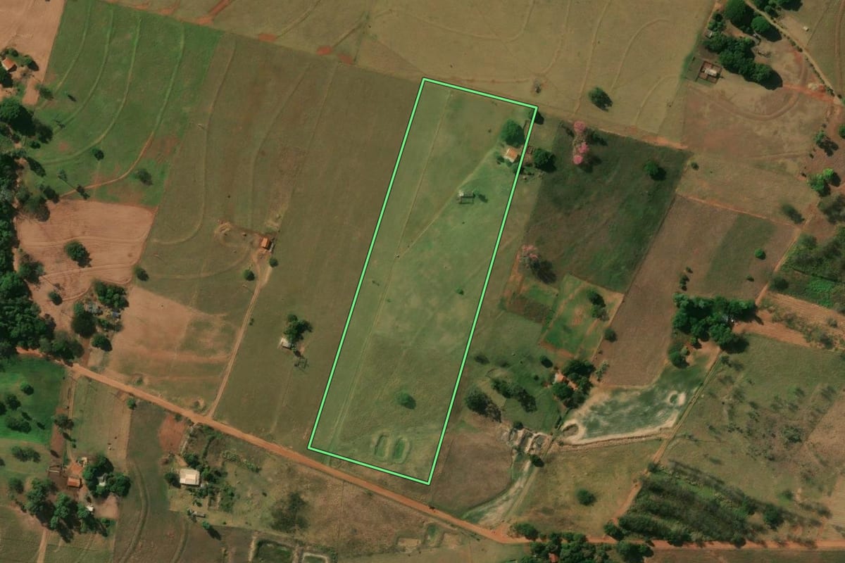 Imagem de satélite do imóvel rural em Guairaçá (PR), com o contorno declarado no CAR desenhado por cima.