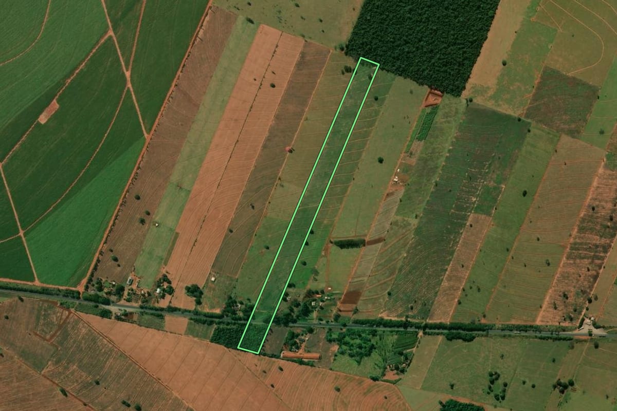Imagem de satélite do imóvel rural em Guairaçá (PR), com o contorno declarado no CAR desenhado por cima.