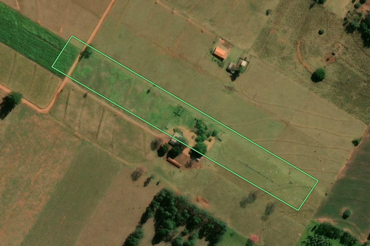 Imagem de satélite do imóvel rural em Guairaçá (PR), com o contorno declarado no CAR desenhado por cima.