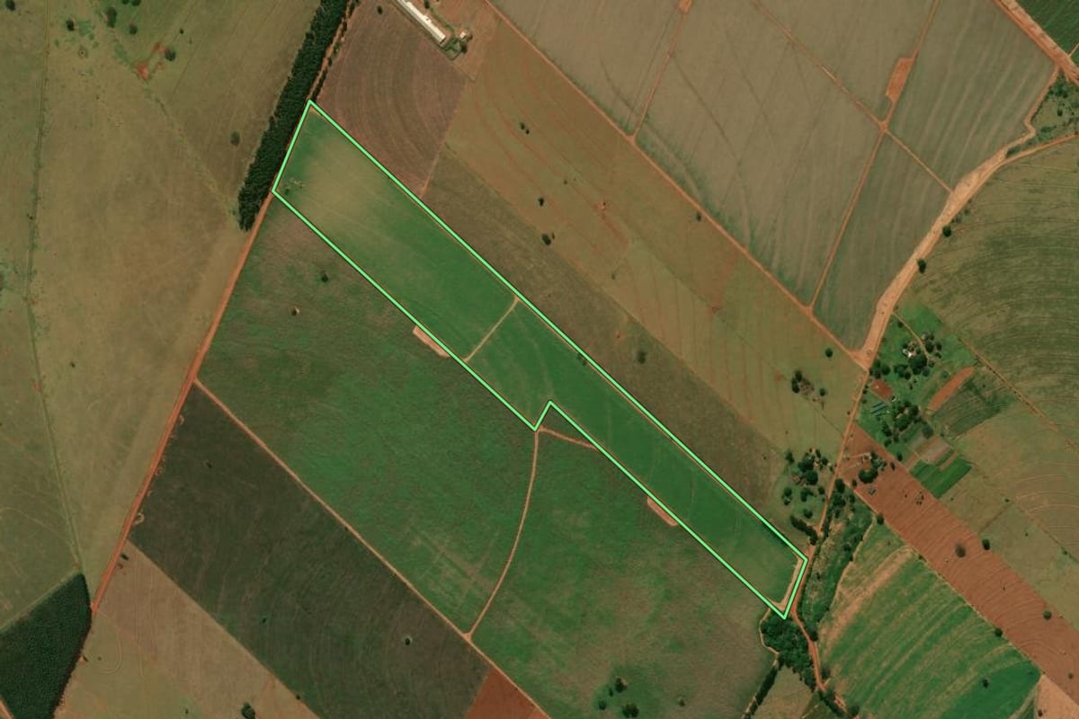 Imagem de satélite do imóvel rural em Guairaçá (PR), com o contorno declarado no CAR desenhado por cima.