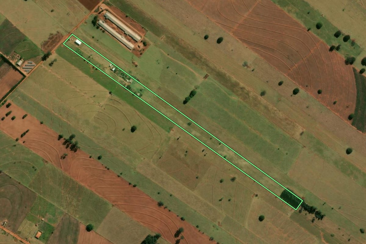 Imagem de satélite do imóvel rural em Guairaçá (PR), com o contorno declarado no CAR desenhado por cima.