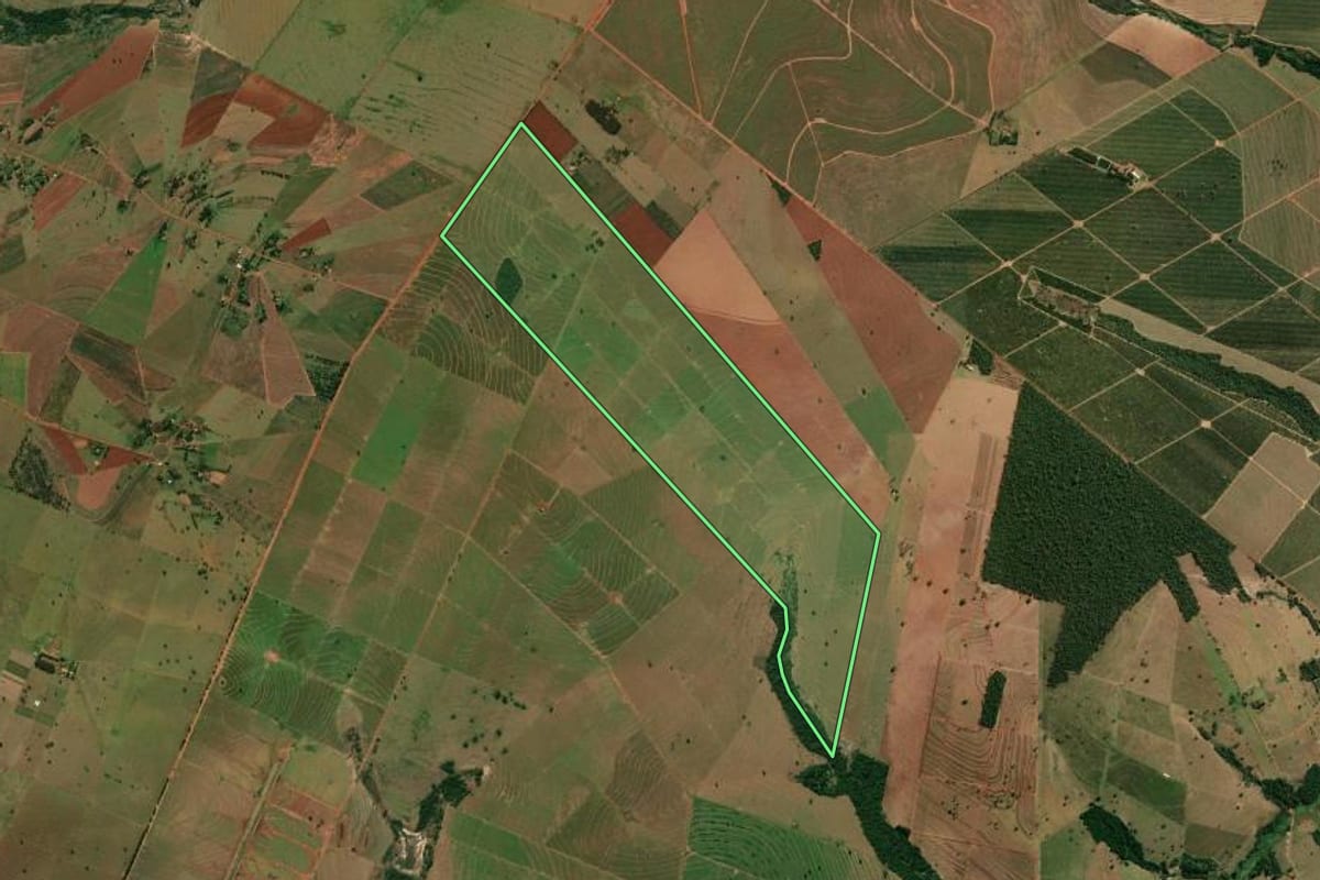 Imagem de satélite do imóvel rural em Guairaçá (PR), com o contorno declarado no CAR desenhado por cima.