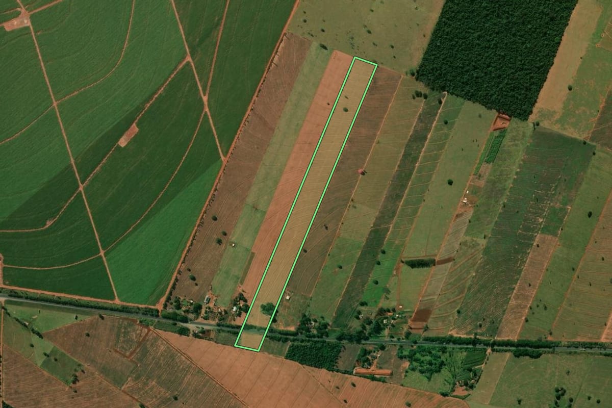 Imagem de satélite do imóvel rural em Guairaçá (PR), com o contorno declarado no CAR desenhado por cima.