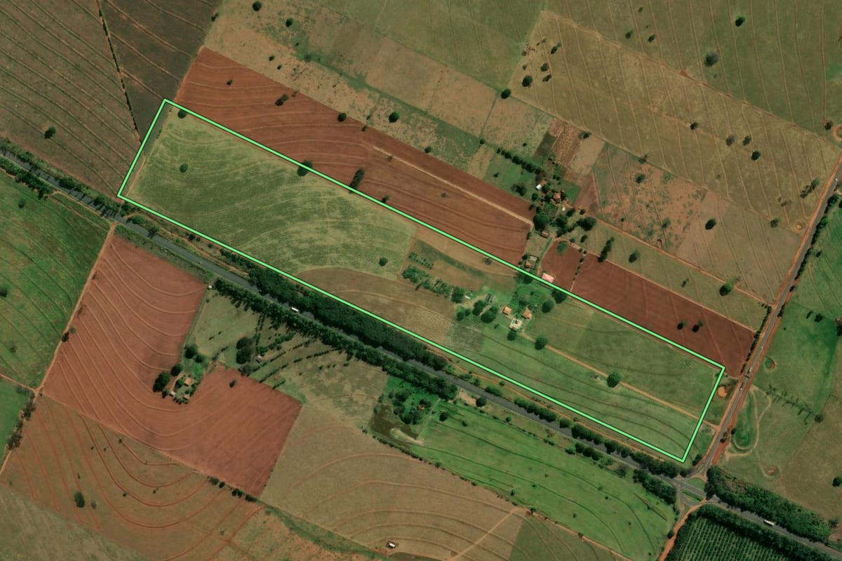 Imagem de satélite do imóvel rural em Guairaçá (PR), com o contorno declarado no CAR desenhado por cima.