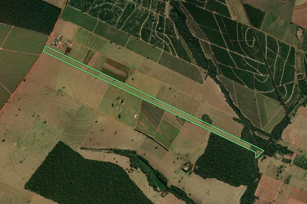 Imagem de satélite do imóvel rural em Guairaçá (PR), com o contorno declarado no CAR desenhado por cima.