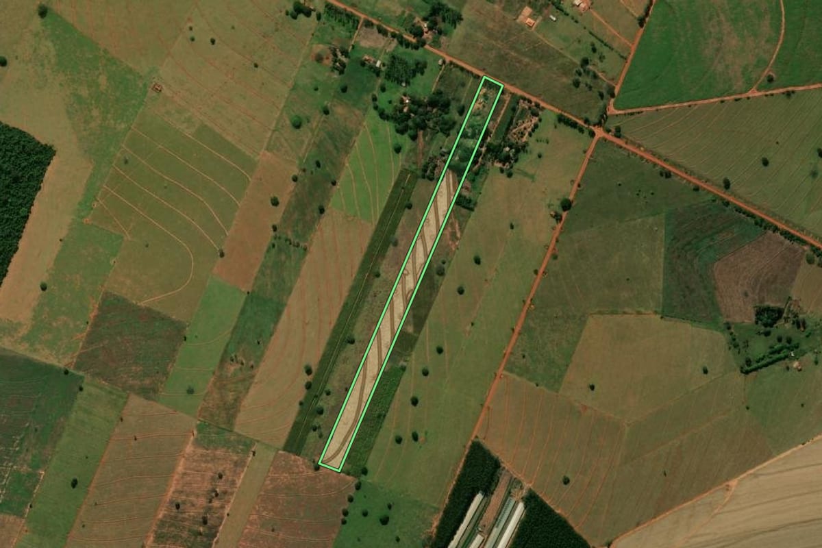 Imagem de satélite do imóvel rural em Guairaçá (PR), com o contorno declarado no CAR desenhado por cima.