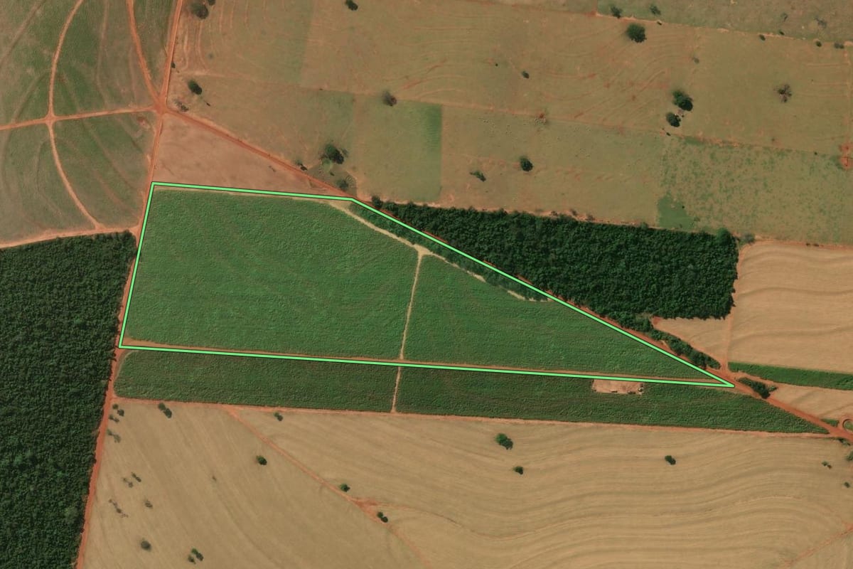 Imagem de satélite do imóvel rural em Guairaçá (PR), com o contorno declarado no CAR desenhado por cima.