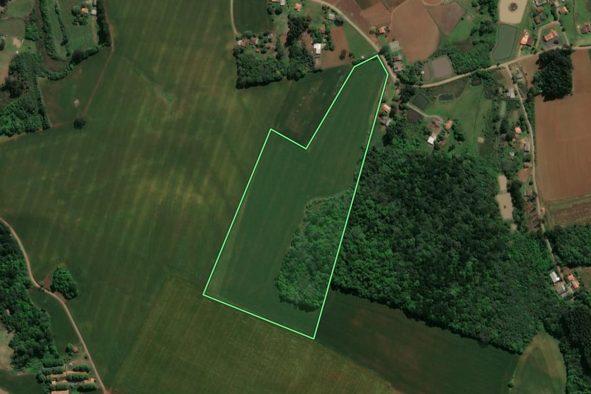 Imagem de satélite do imóvel rural em Guamiranga (PR), com o contorno declarado no CAR desenhado por cima.