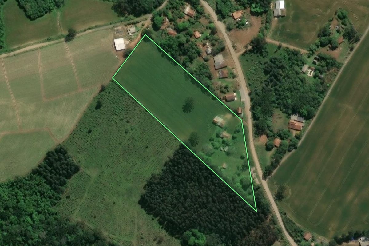 Imagem de satélite do imóvel rural em Guamiranga (PR), com o contorno declarado no CAR desenhado por cima.