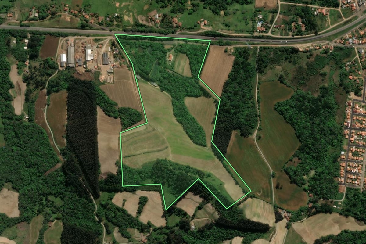 Imagem de satélite do imóvel rural em Guamiranga (PR), com o contorno declarado no CAR desenhado por cima.