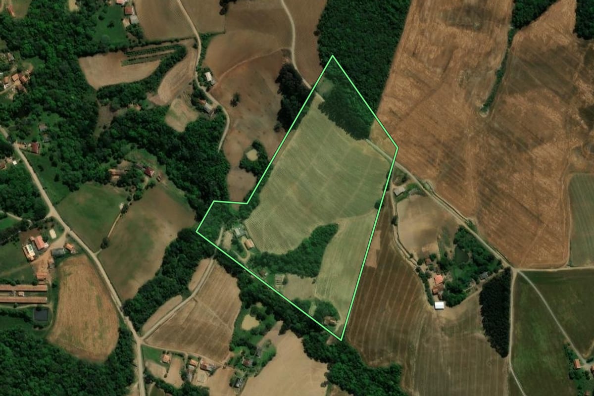 Imagem de satélite do imóvel rural em Guamiranga (PR), com o contorno declarado no CAR desenhado por cima.