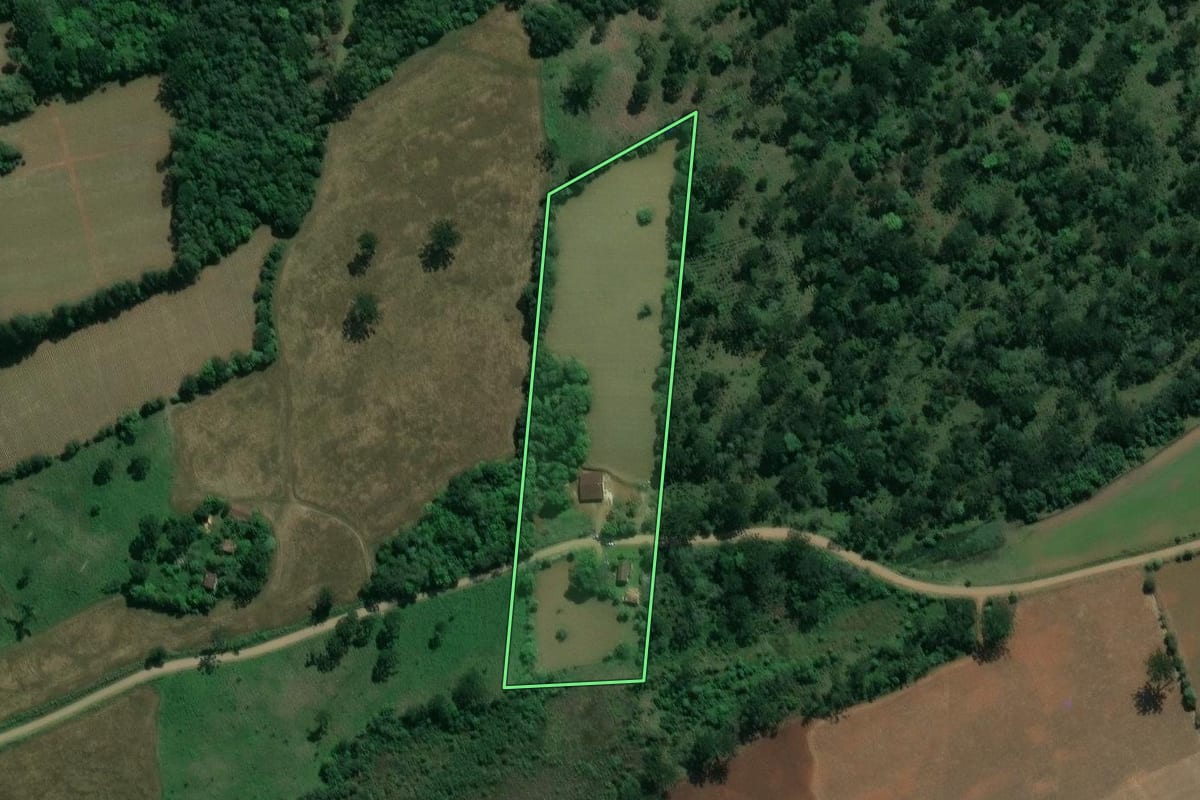 Imagem de satélite do imóvel rural em Guamiranga (PR), com o contorno declarado no CAR desenhado por cima.