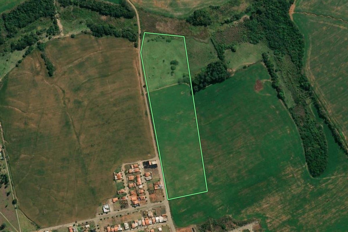 Imagem de satélite do imóvel rural em Guapirama (PR), com o contorno declarado no CAR desenhado por cima.