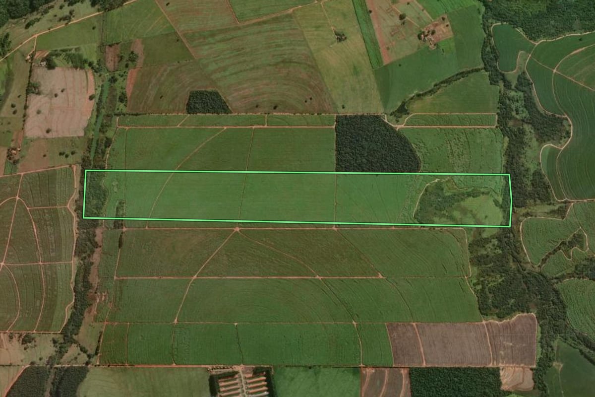 Imagem de satélite do imóvel rural em Guaraci (PR), com o contorno declarado no CAR desenhado por cima.
