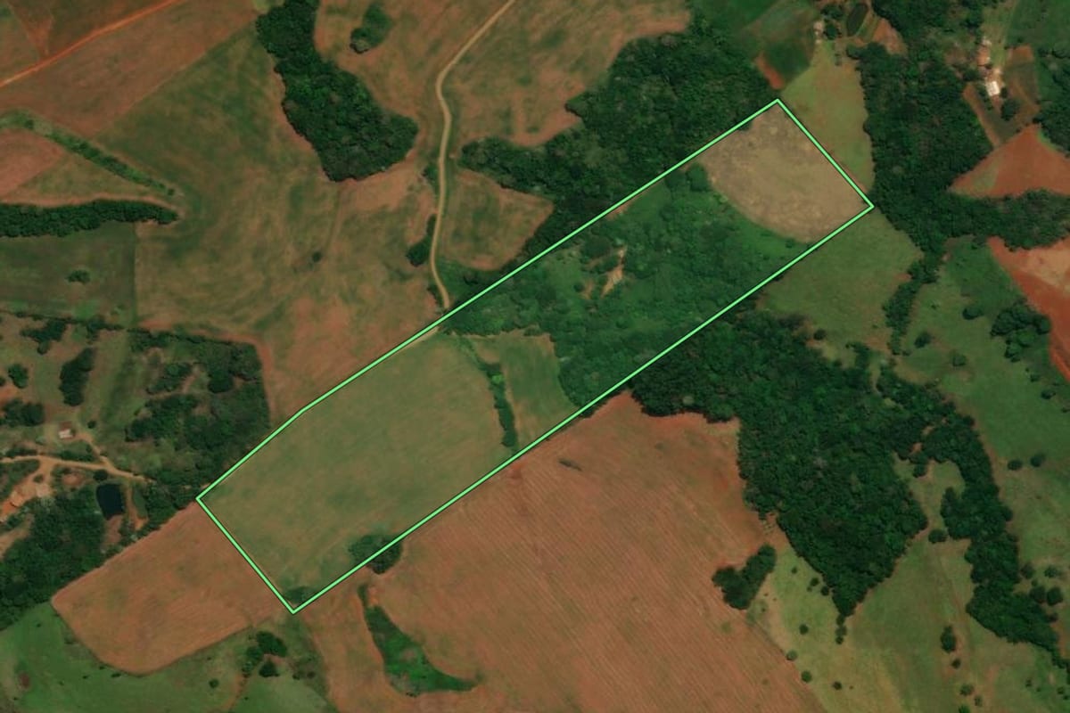 Imagem de satélite do imóvel rural em Guaraniaçu (PR), com o contorno declarado no CAR desenhado por cima.