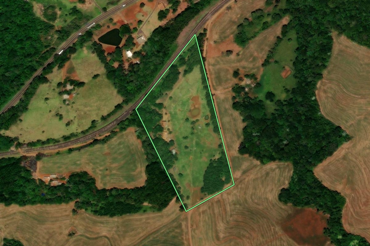 Imagem de satélite do imóvel rural em Guaraniaçu (PR), com o contorno declarado no CAR desenhado por cima.