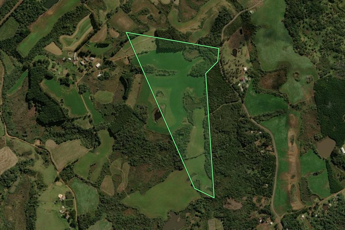 Imagem de satélite do imóvel rural em Guarapuava (PR), com o contorno declarado no CAR desenhado por cima.