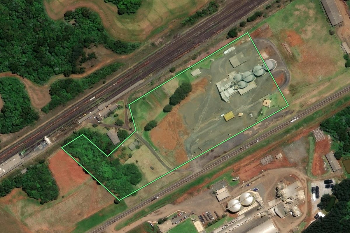 Imagem de satélite do imóvel rural em Guarapuava (PR), com o contorno declarado no CAR desenhado por cima.