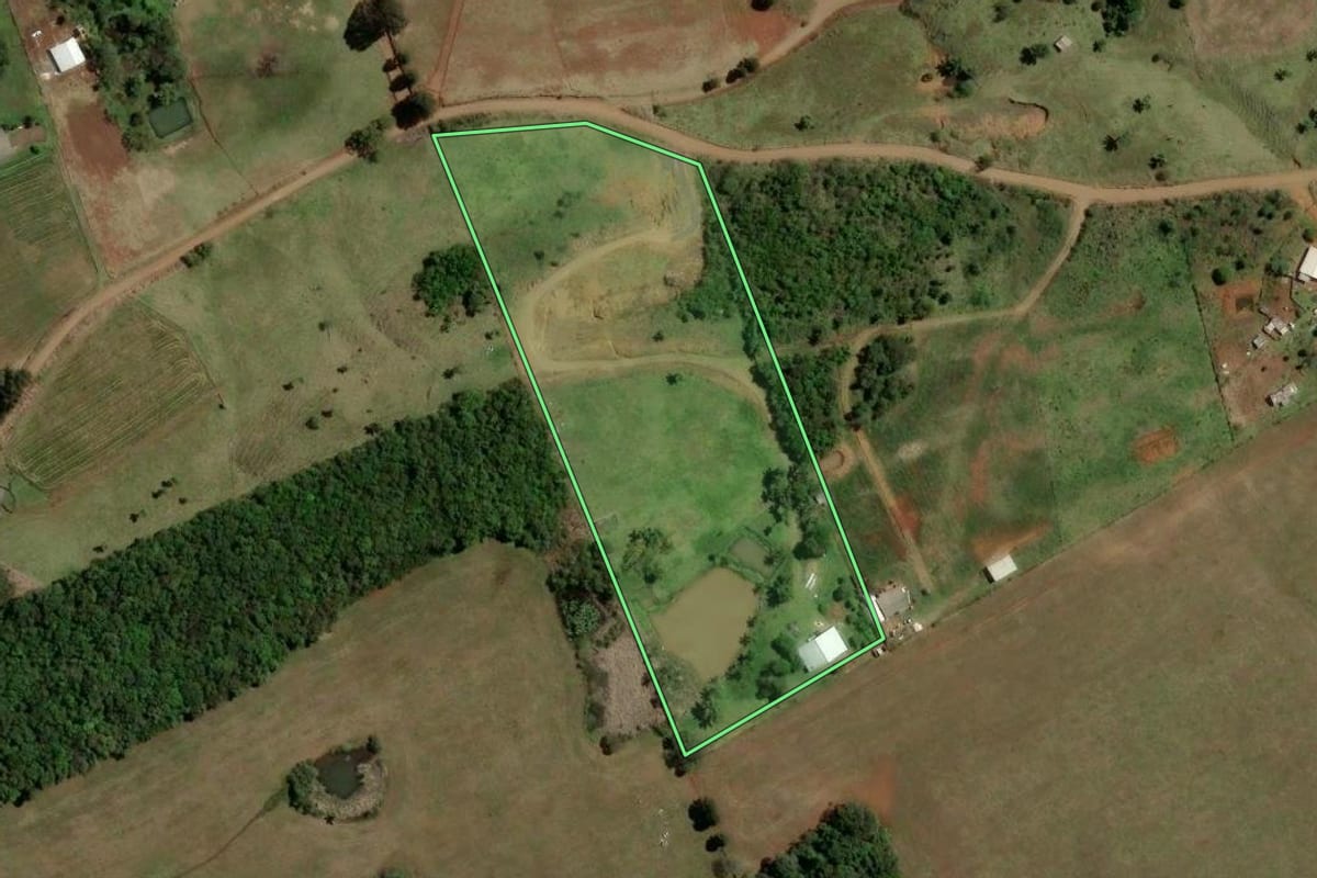 Imagem de satélite do imóvel rural em Guarapuava (PR), com o contorno declarado no CAR desenhado por cima.