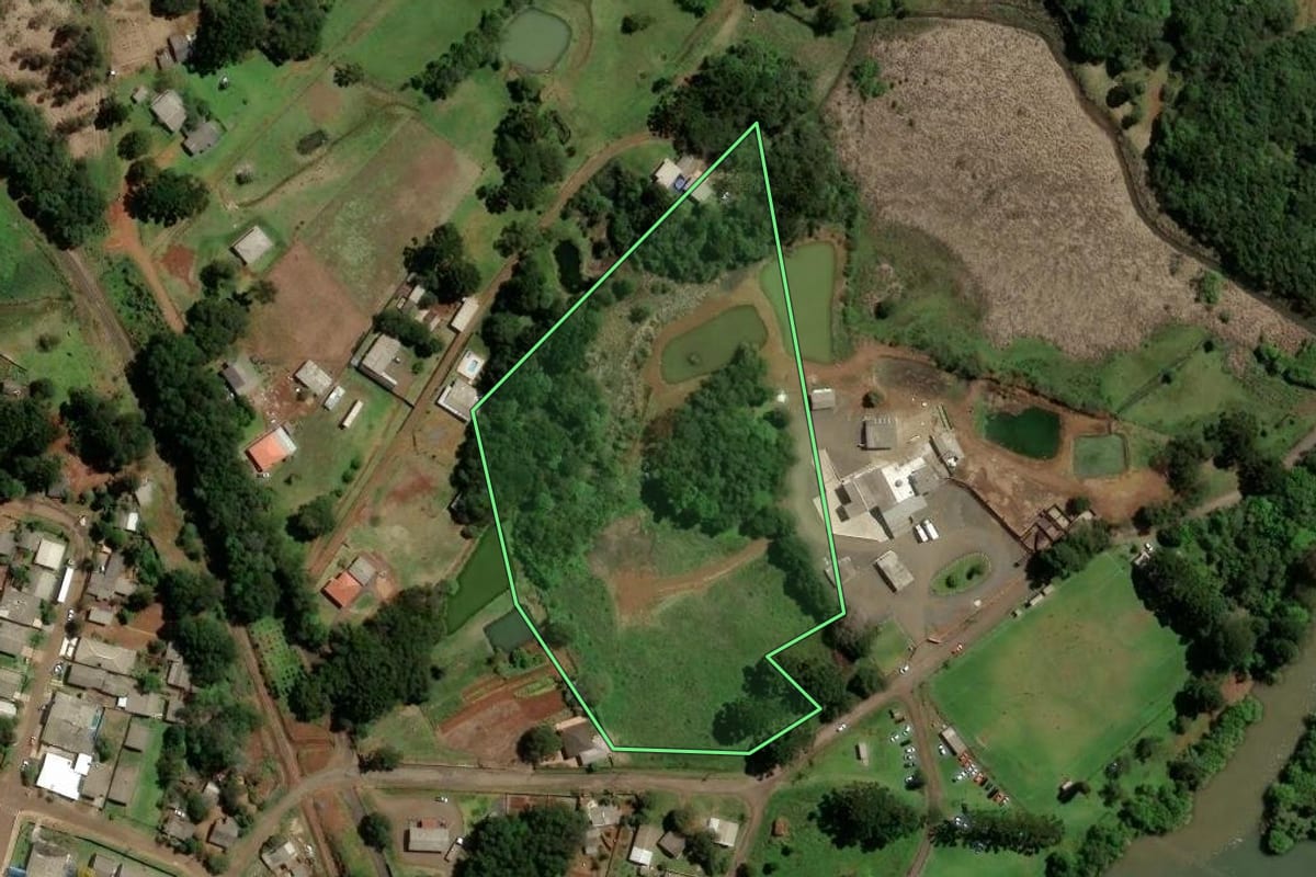 Imagem de satélite do imóvel rural em Guarapuava (PR), com o contorno declarado no CAR desenhado por cima.