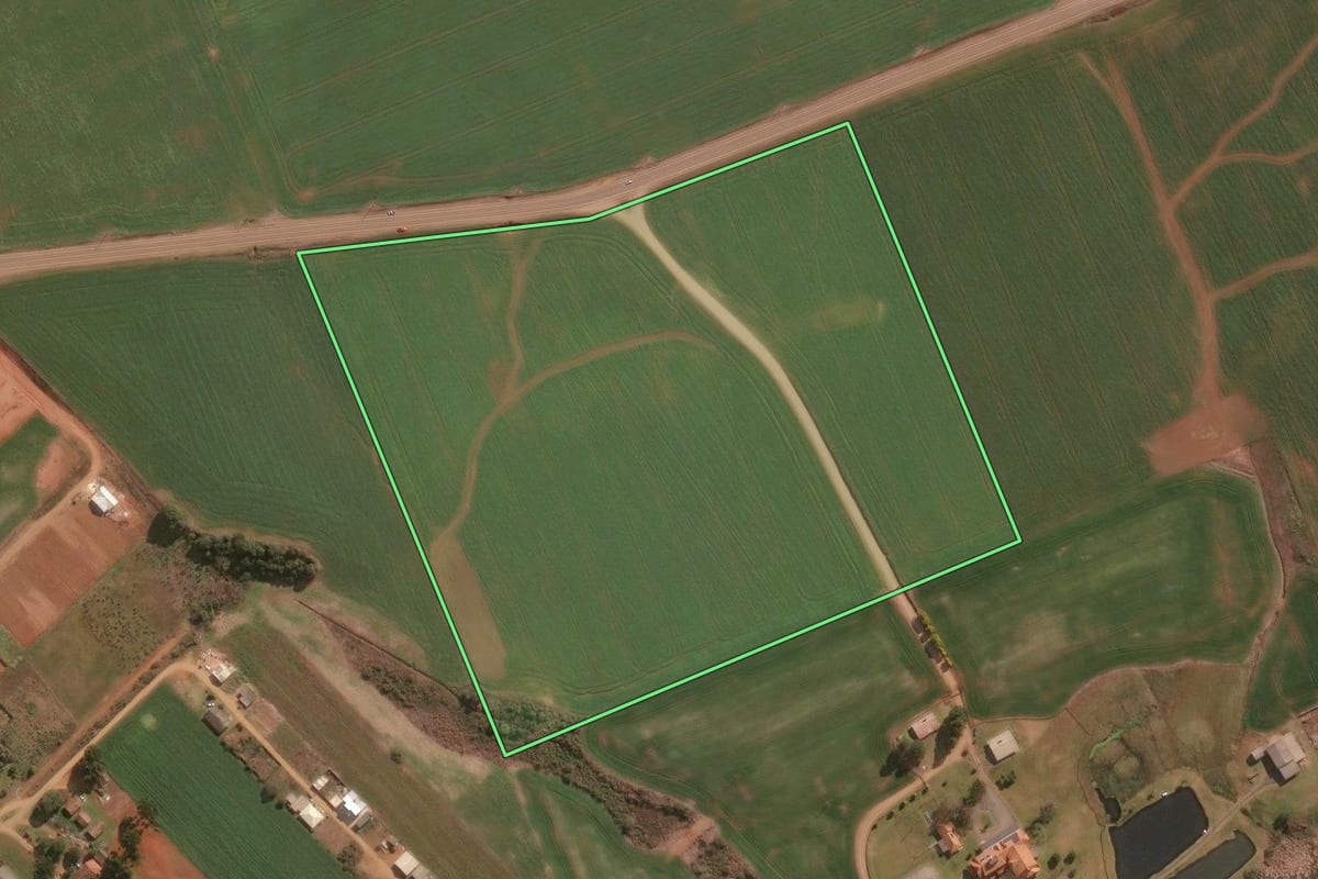 Imagem de satélite do imóvel rural em Guarapuava (PR), com o contorno declarado no CAR desenhado por cima.
